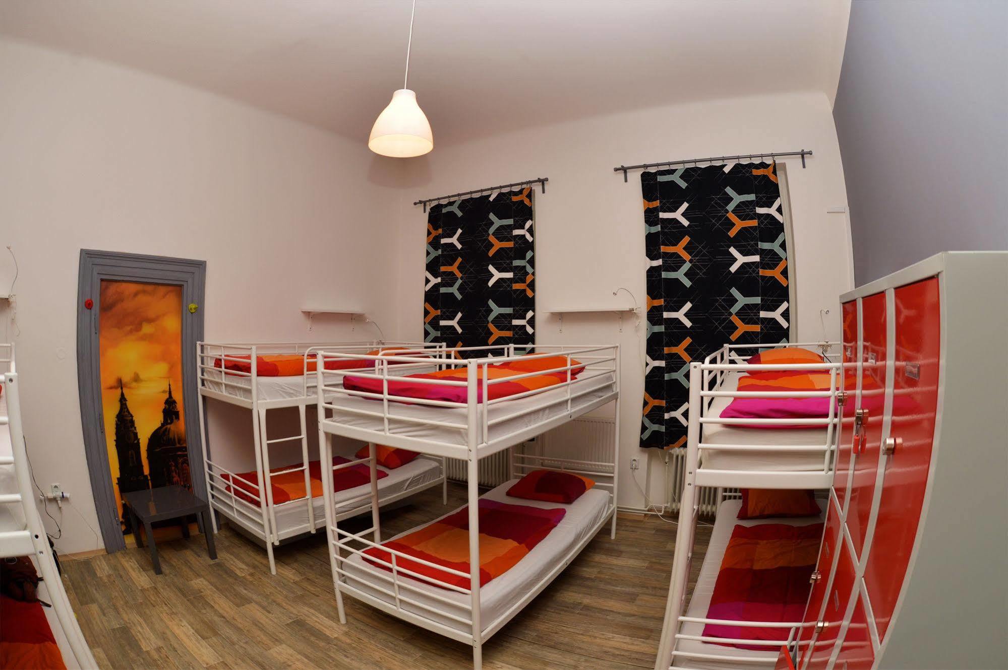 Onefam Home Albergue